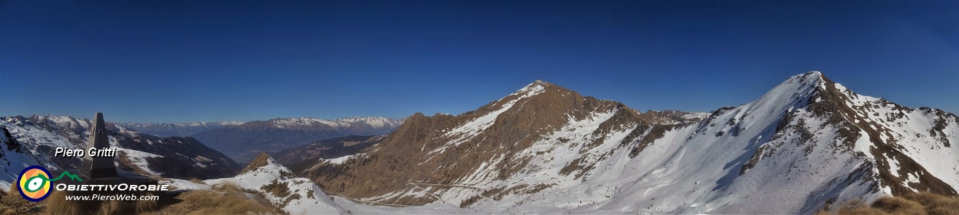 38 Vista panoramica da Cima Valle verso nord -da dx- Pizzo delle Segade-Fioraro-Alpi Retiche.jpg